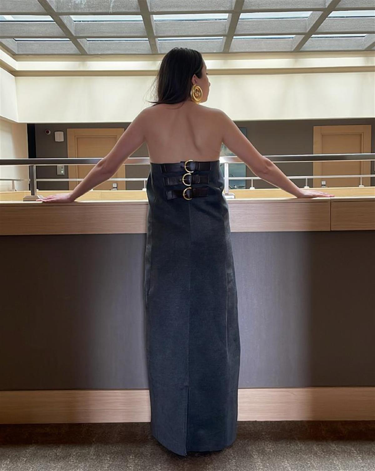 KEMER DETAYLI STRAPLES YÜN ELBİSE