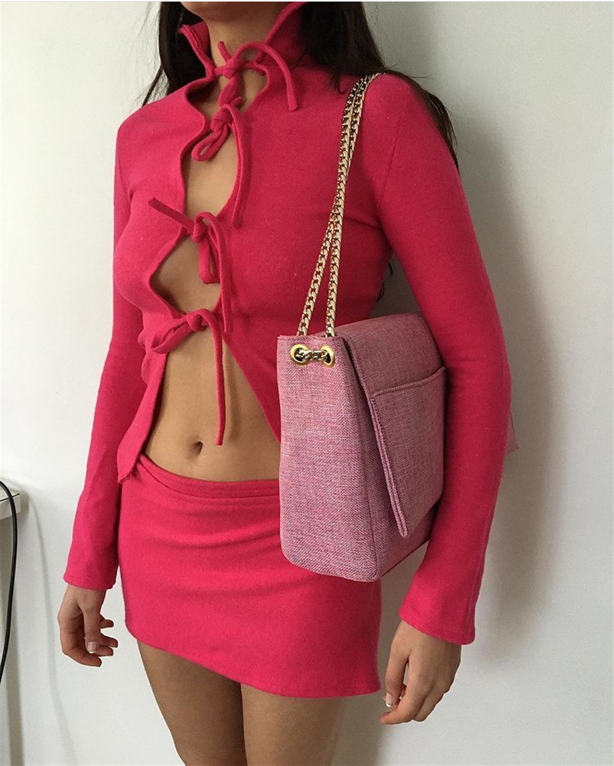 PEMBE BAĞLAMA DETAYLI ÖRME SUİT