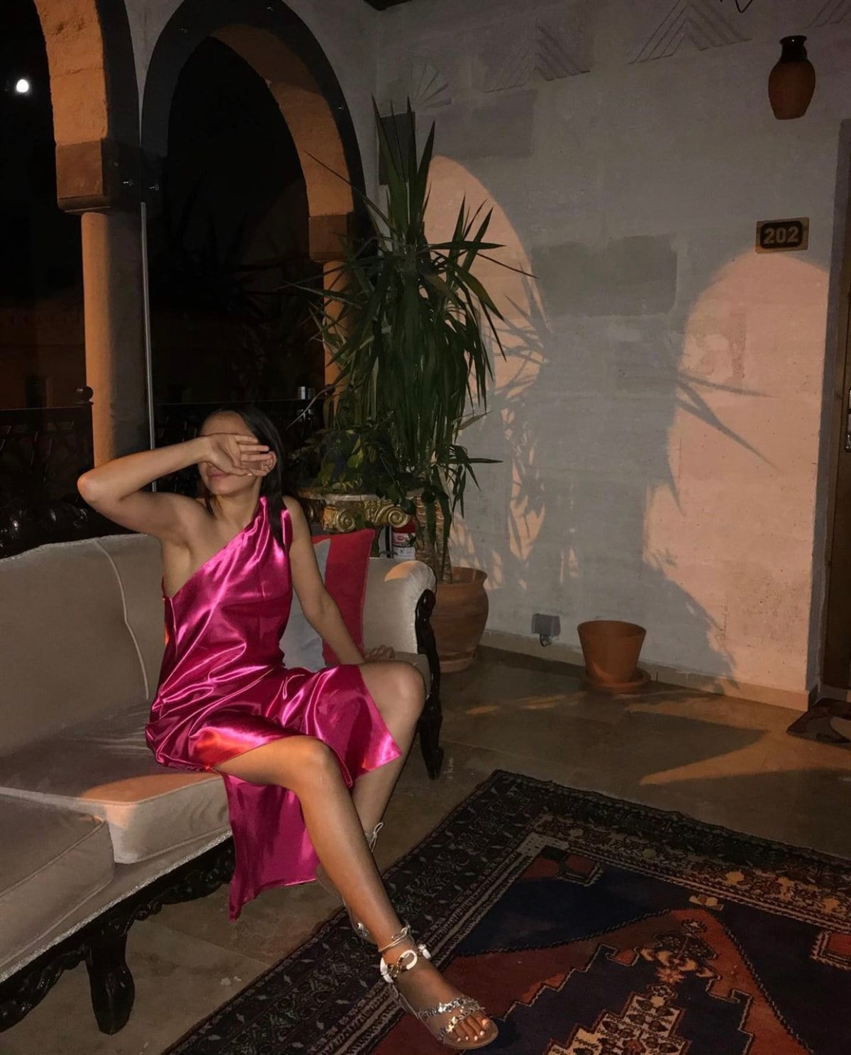 PEMBE SATEN BAĞLAMA  DETAYLI ELBİSE