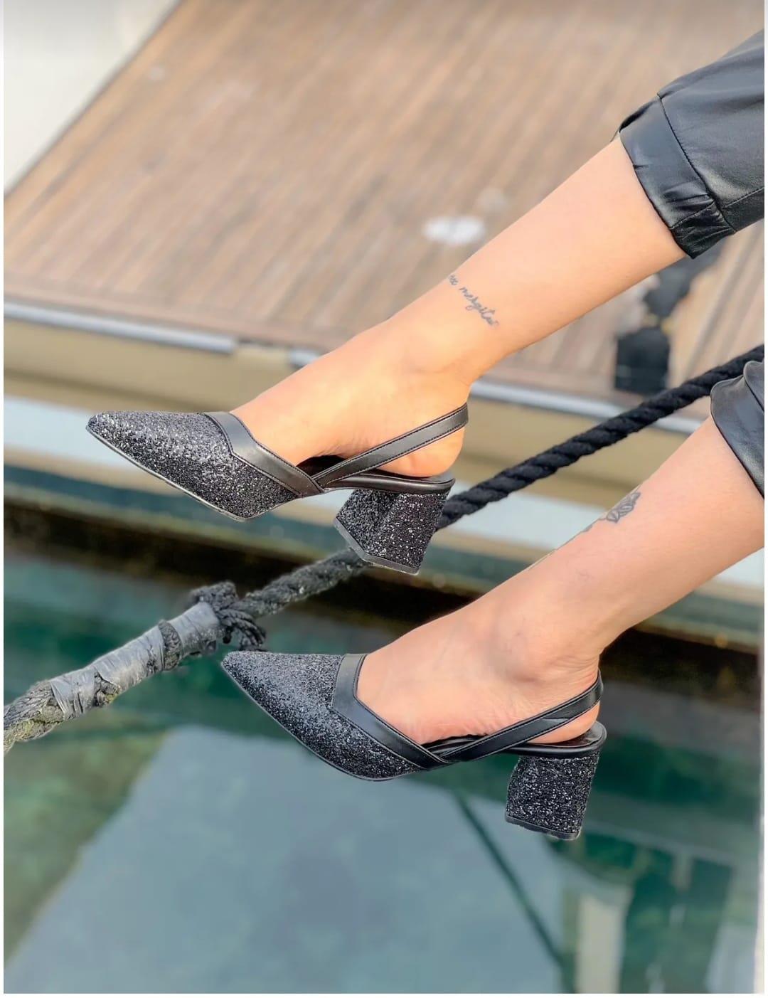 irmona AVA SİYAH TAŞLI TOPUKLU SANDALET