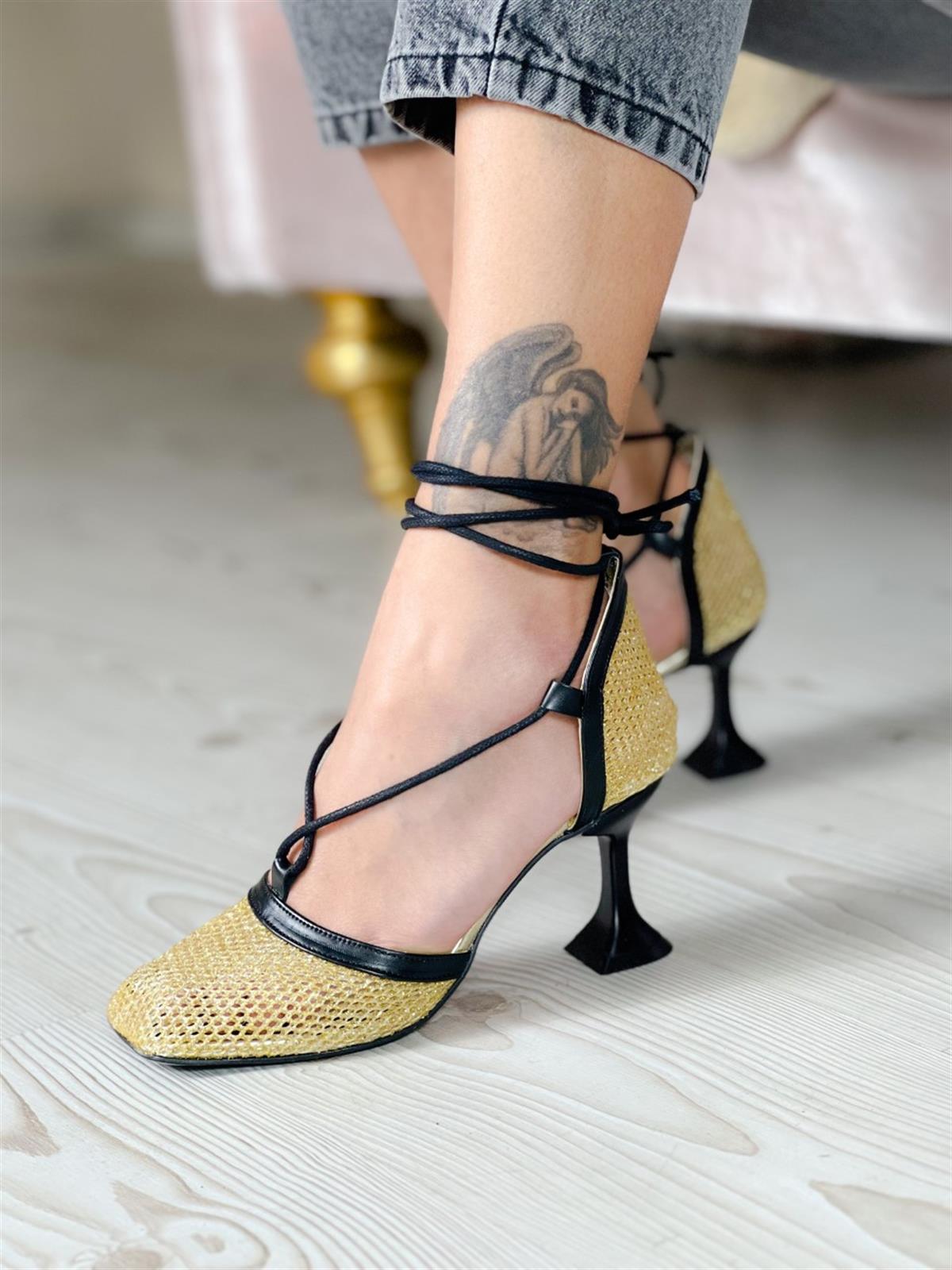 LARA SİYAH GOLD BAĞLAMALI TOPUKLU SANDALET