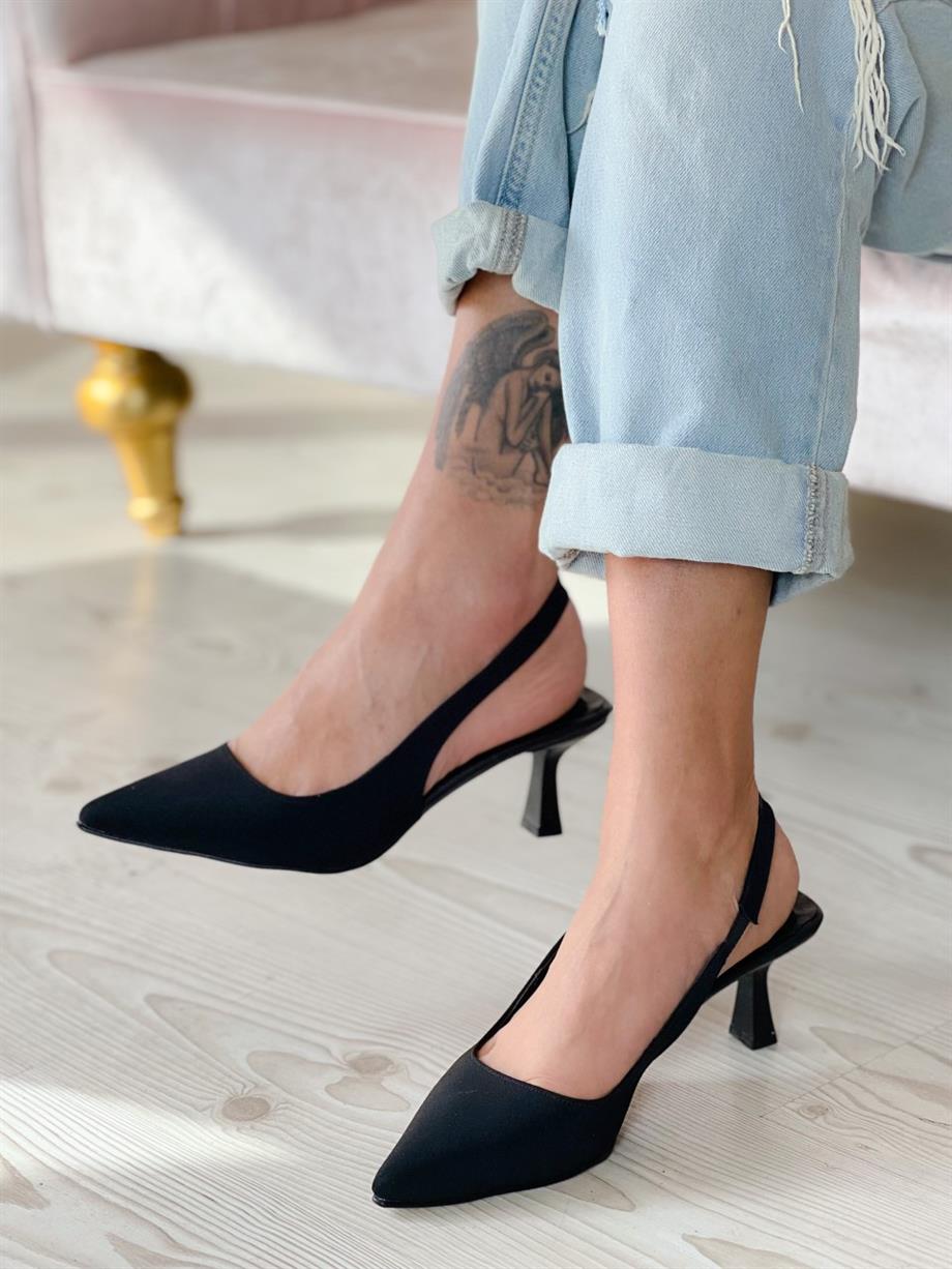 ZARİ SİYAH TOPUKLU AYAKKABI