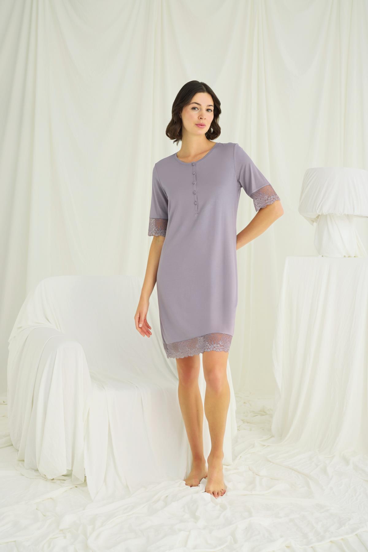 Dantel Detaylı Kısa Kollu ve Önü Düğmeli Gecelik