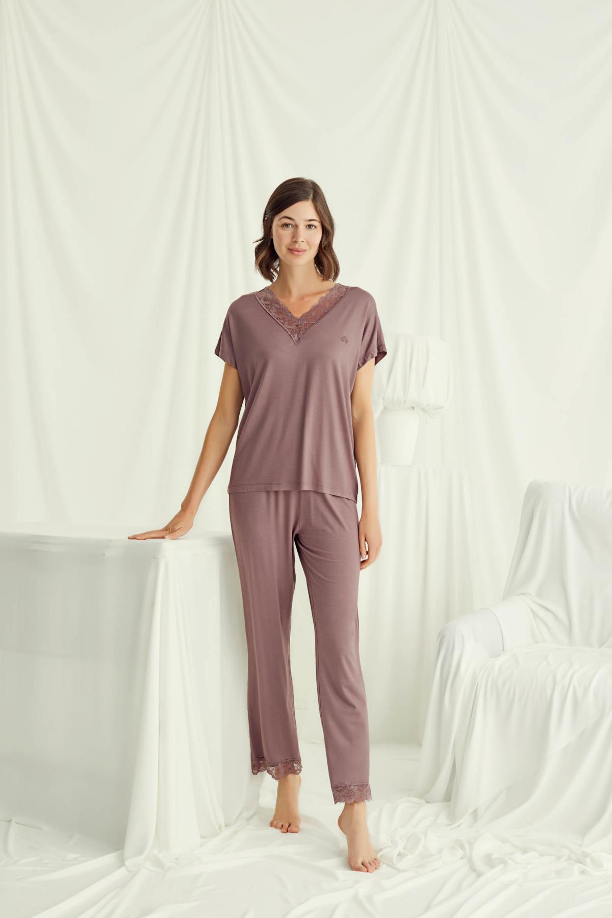 Kısa Kollu V Yakalı Dantelli Pijama Takımı