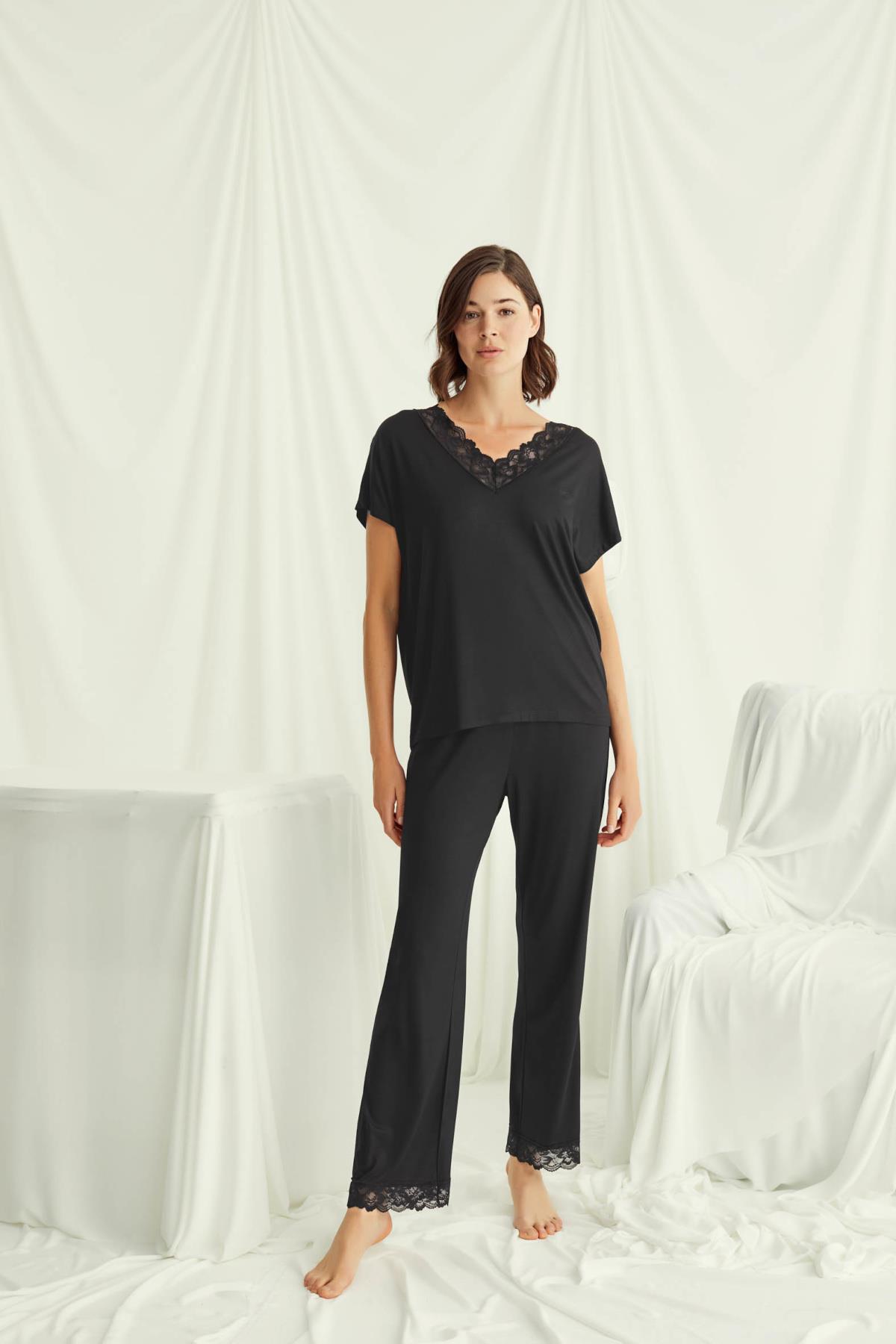 Kısa Kollu V Yakalı Dantelli Pijama Takımı