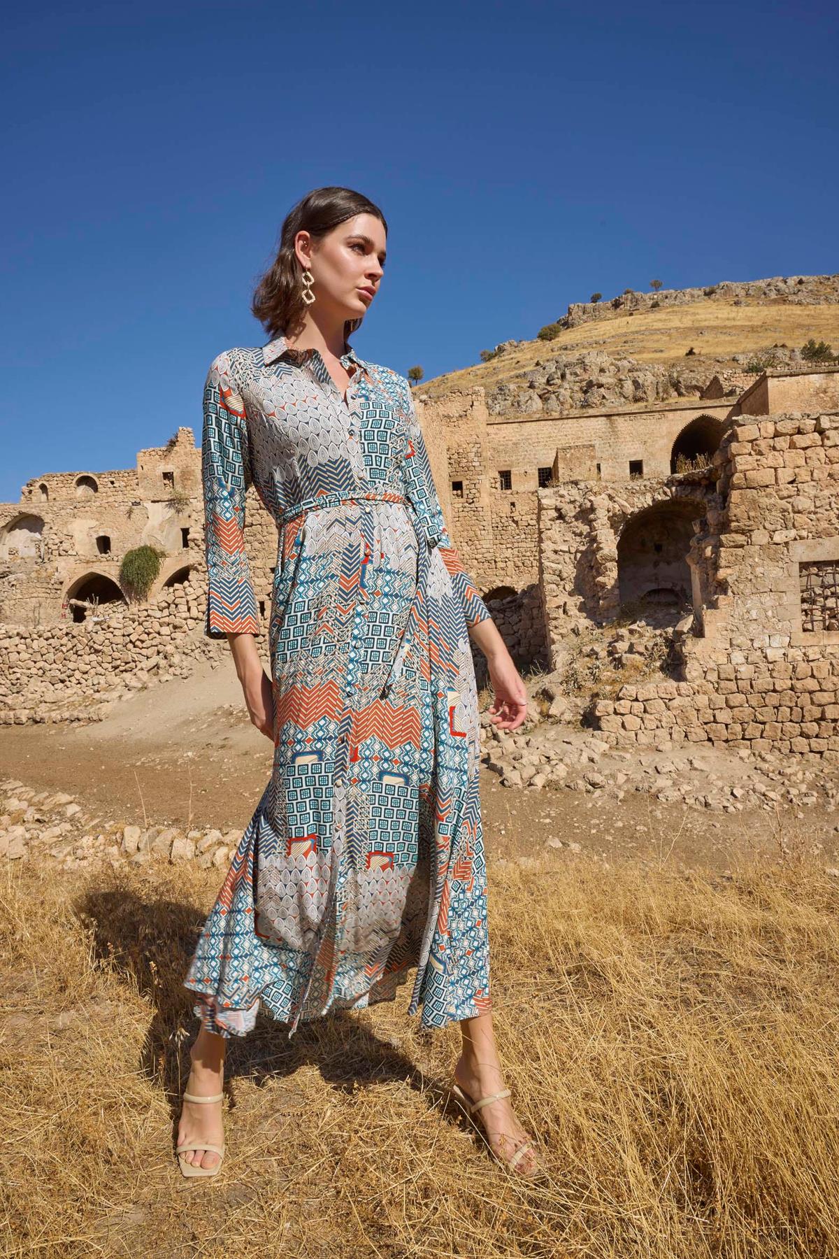 Etnik Desenli Gömlek Yakalı Önü Düğmeli Elbise