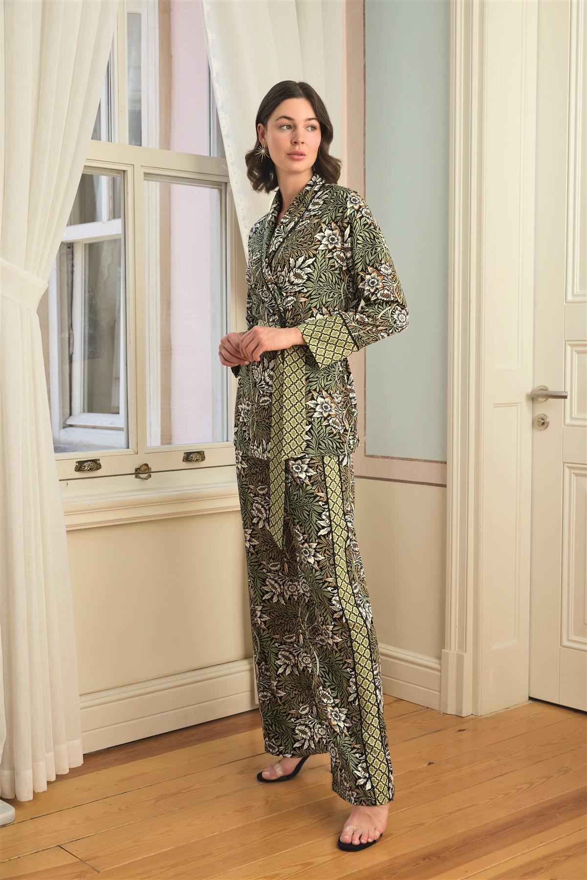 Çiçek Yaprak ve Etnik Desenli Pijama Takımı