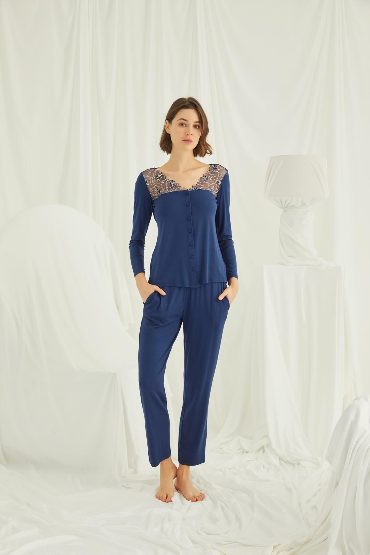 Brode Dantelli Önü Düğmeli Pijama Takımı