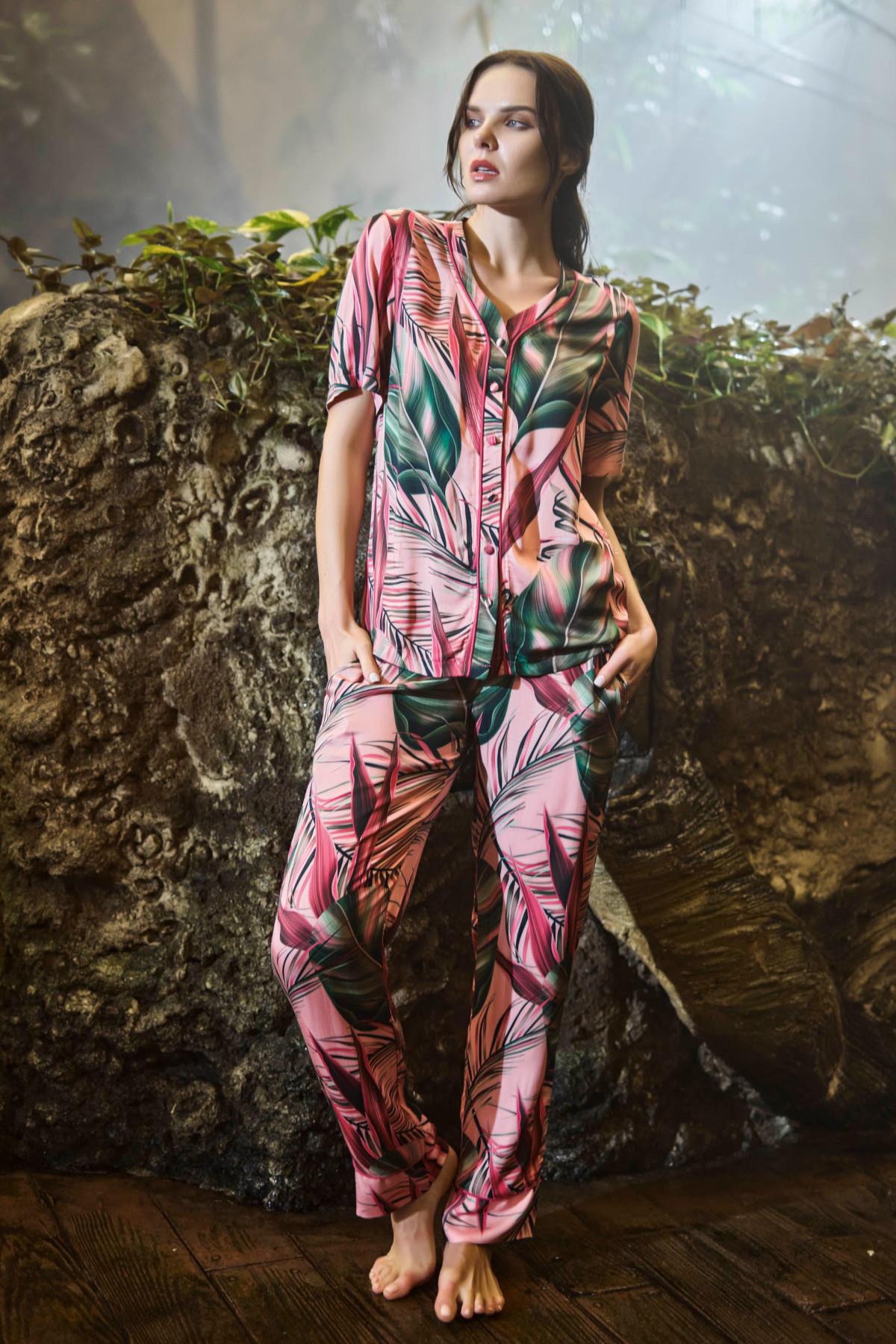 Yaprak Desenli Önü Boydan Düğmeli Saten Alt Üst Takım