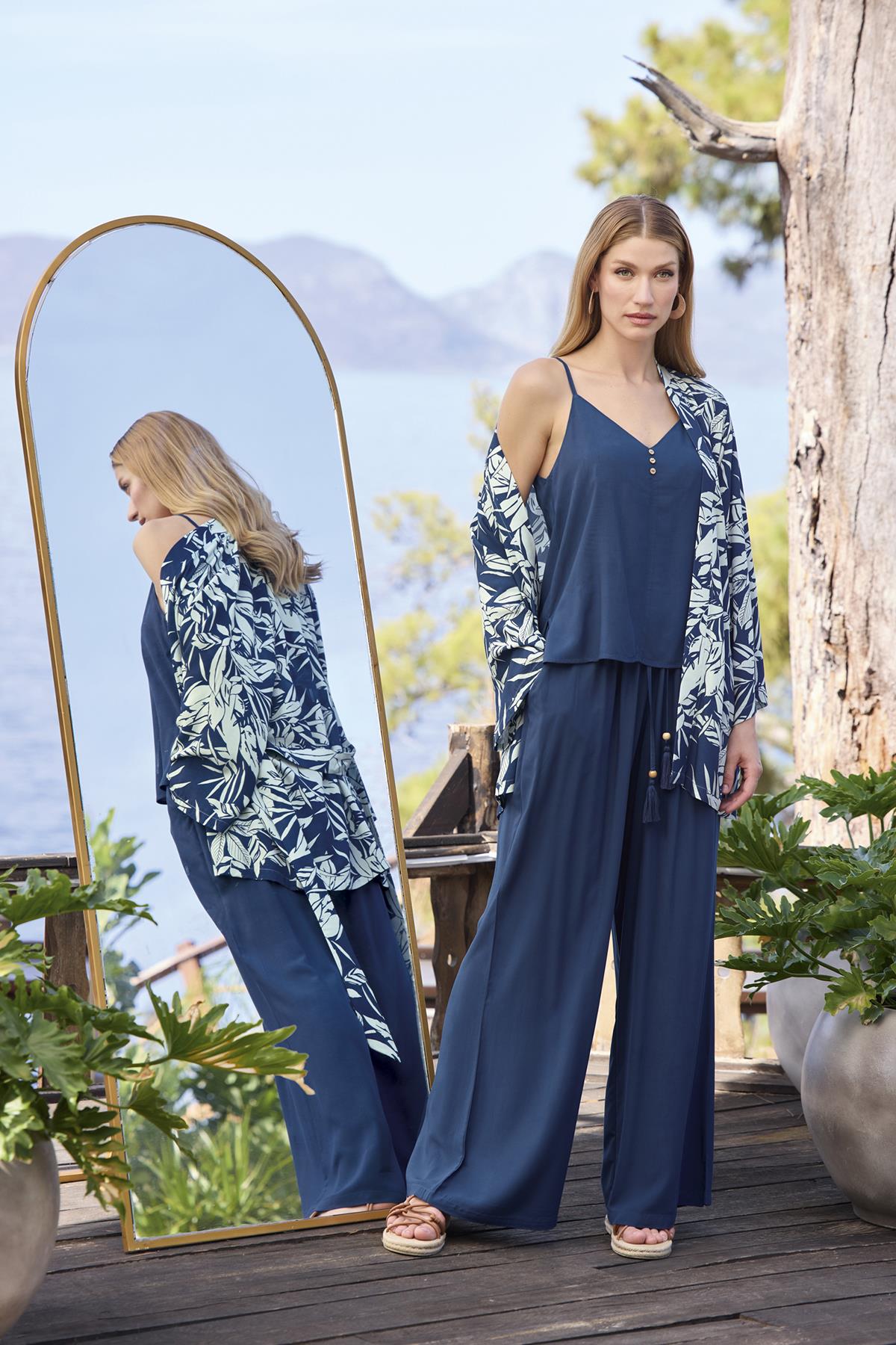 Yaprak Desenli Dekolteli V Yaka 3lü Alt Üst Takım