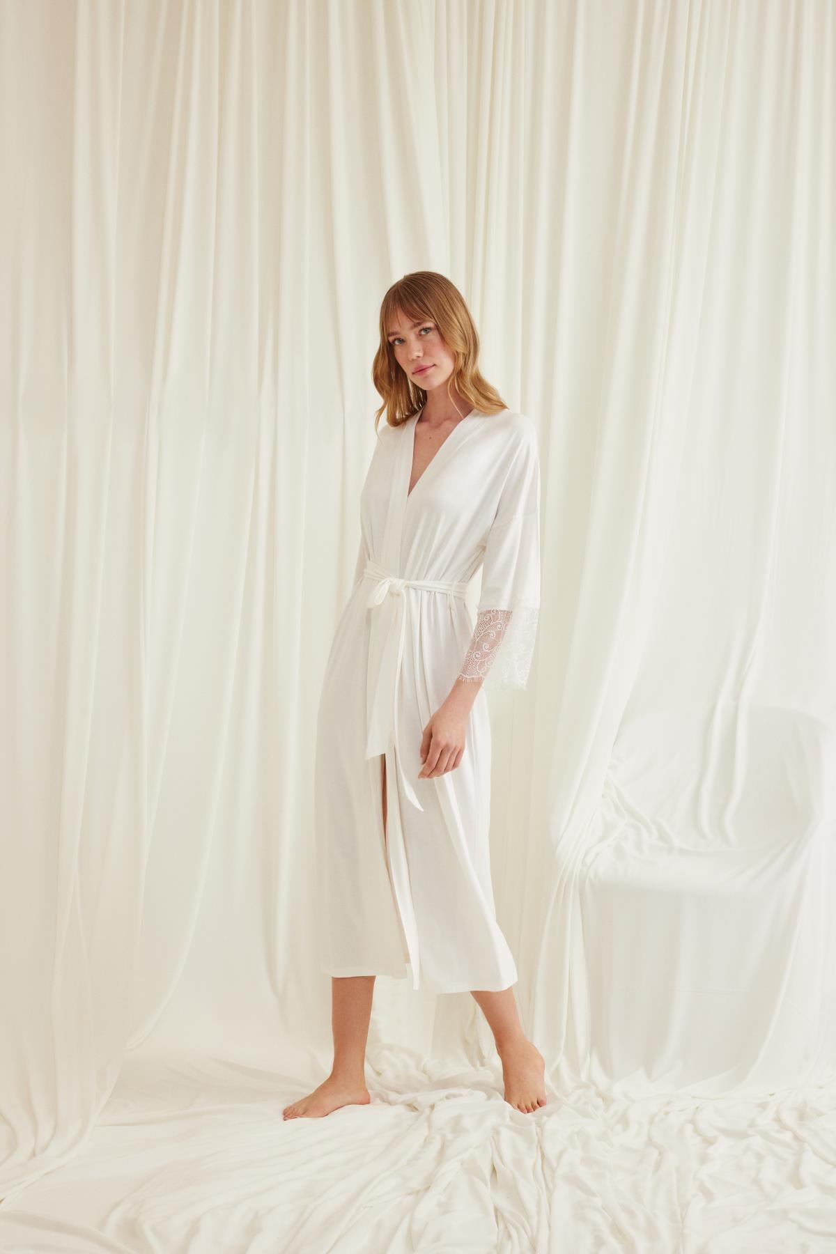 Dantelli ve Kuşaklı Sabahlık