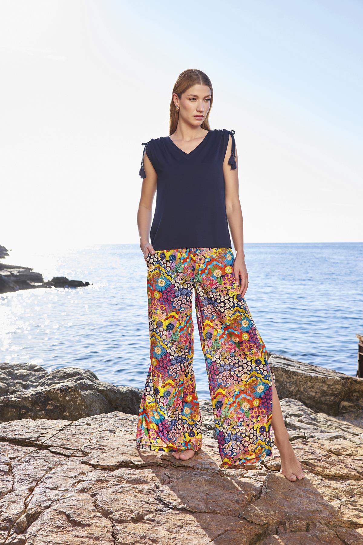 Ççiçek Desenli Yırtmaçlı Askılı V Yaka Alt Üst Takım