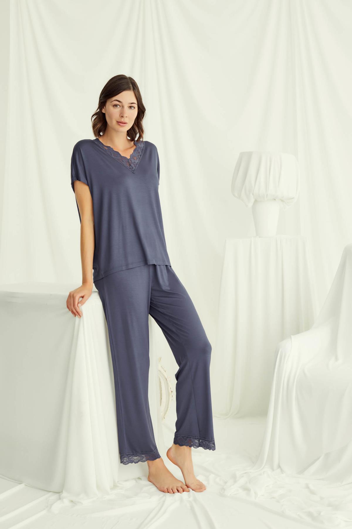 Kısa Kollu V Yakalı Dantelli Pijama Takımı
