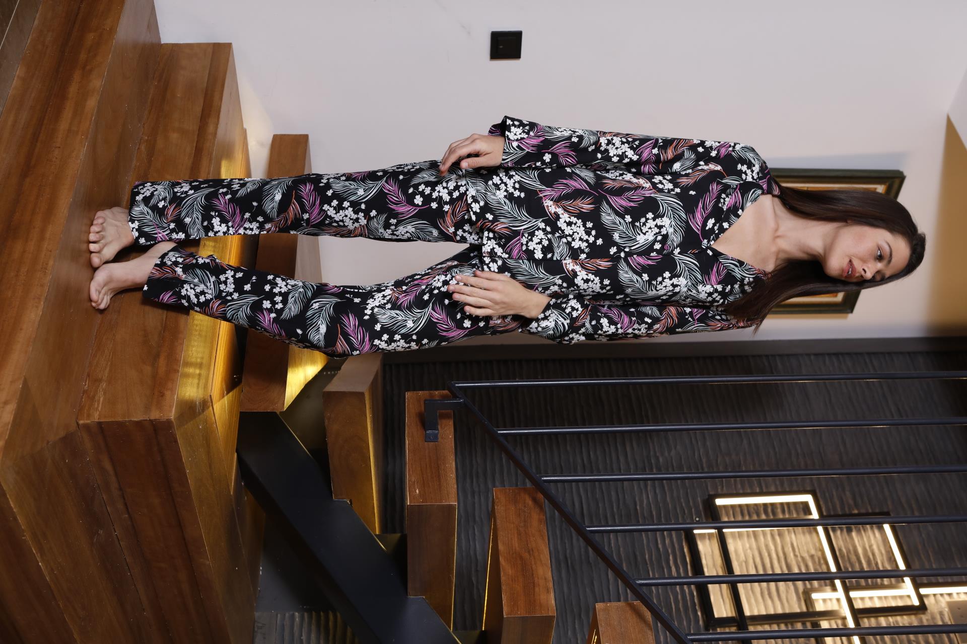 Çiçek ve Yaprak Desenli Düğmeli Gömlek Yakalı Saten Pijama Takımı