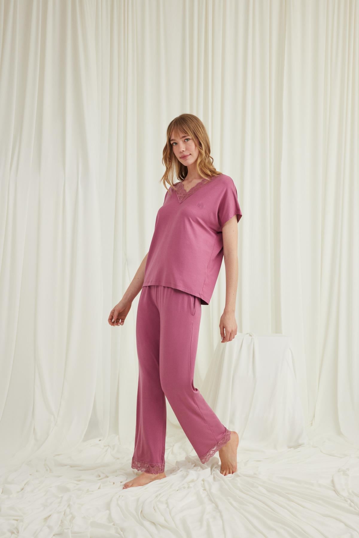 Kısa Kollu V Yakalı Dantelli Pijama Takımı
