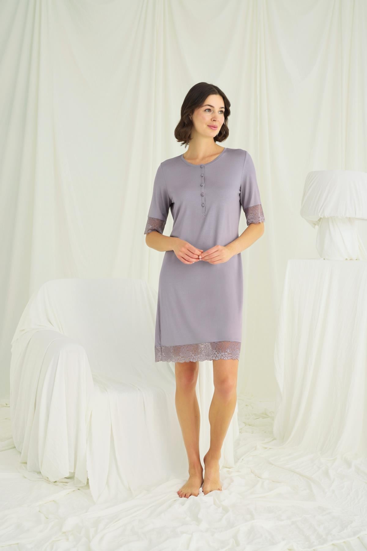 Dantel Detaylı Kısa Kollu ve Önü Düğmeli Gecelik