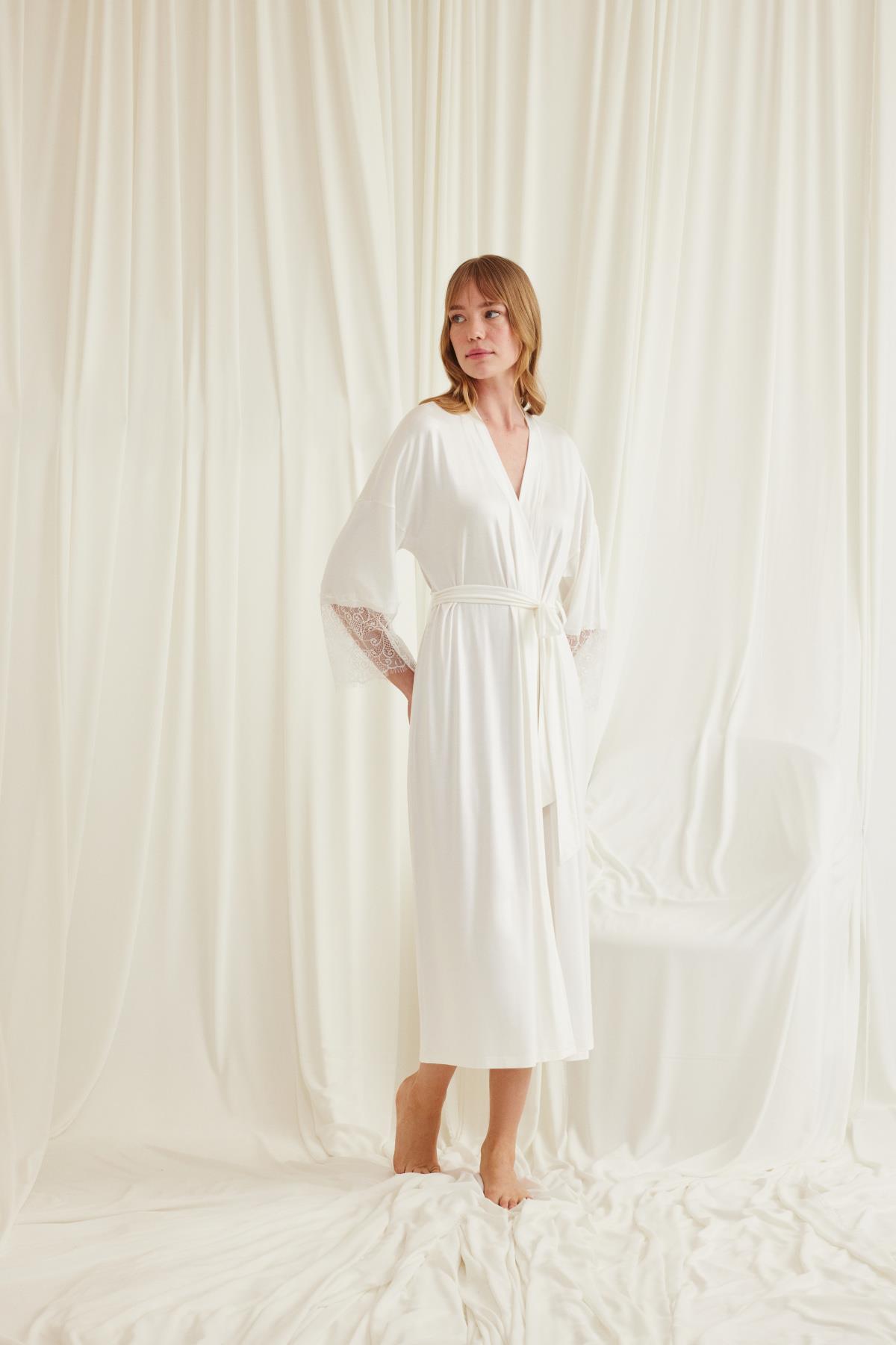 Dantelli ve Kuşaklı Sabahlık