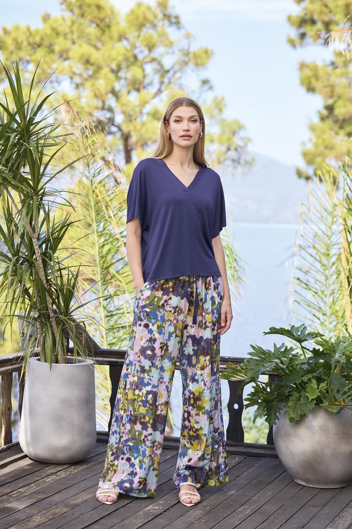 Desenli Kısa Kollu V Yaka Alt Üst Takım