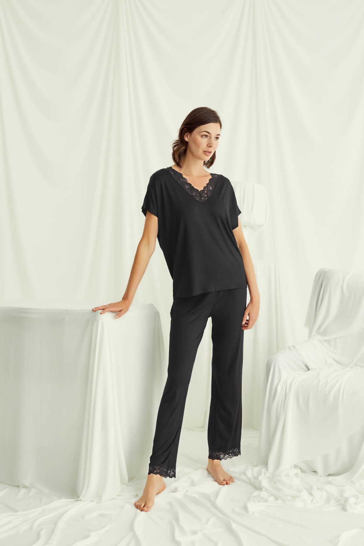 Kısa Kollu V Yakalı Dantelli Pijama Takımı