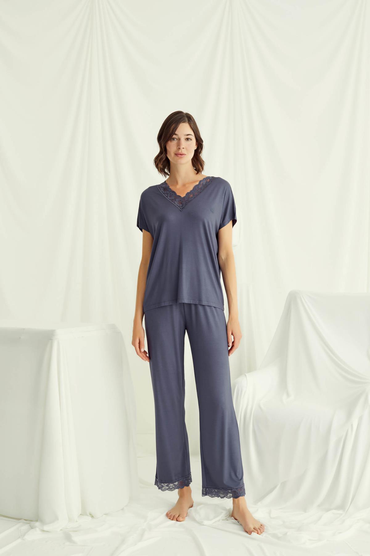 Kısa Kollu V Yakalı Dantelli Pijama Takımı