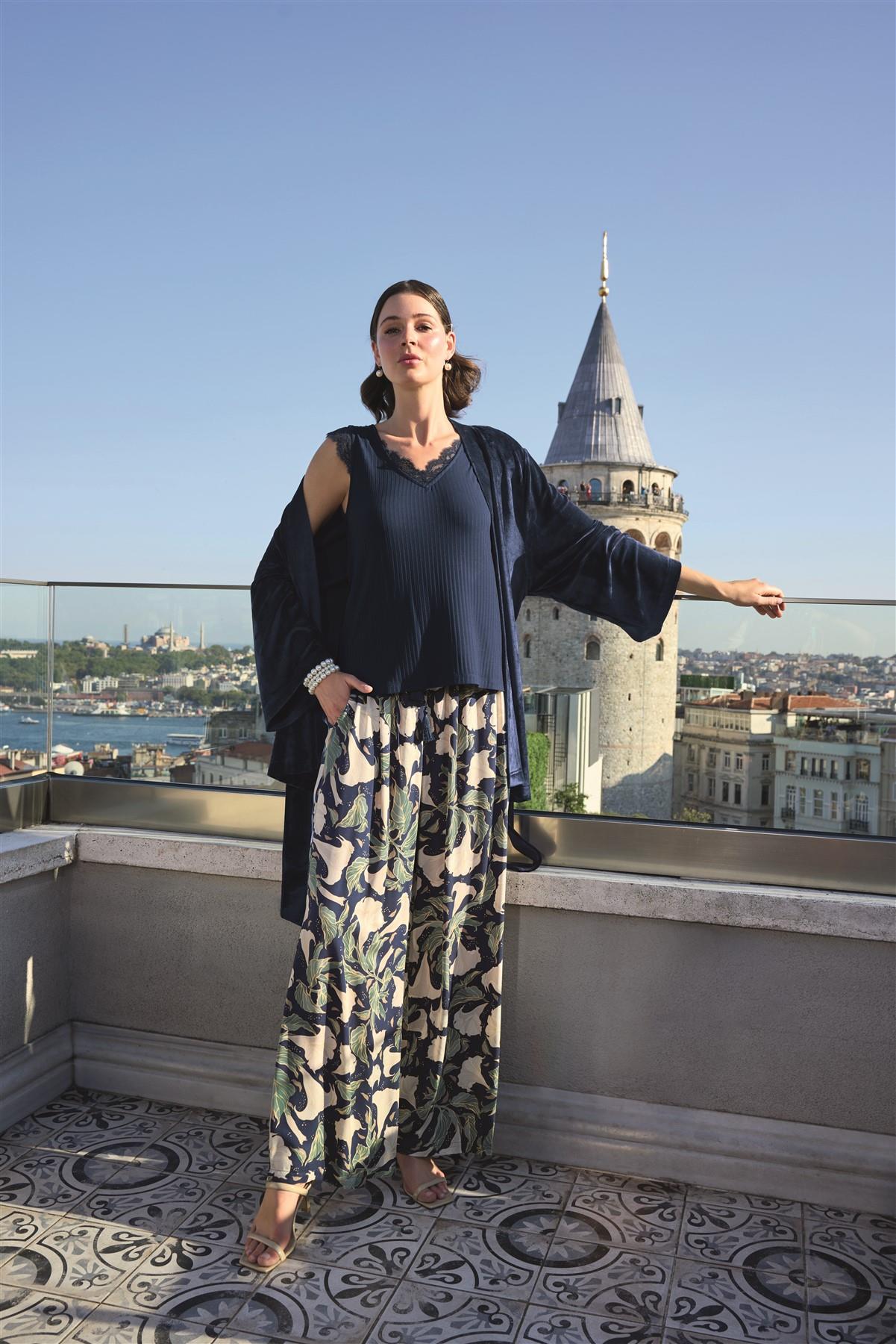 Yaprak Desenli ve Dantelli 3lü Pijama Takımı