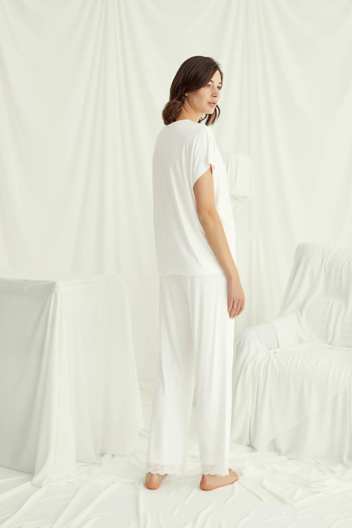 Kısa Kollu V Yakalı Dantelli Pijama Takımı