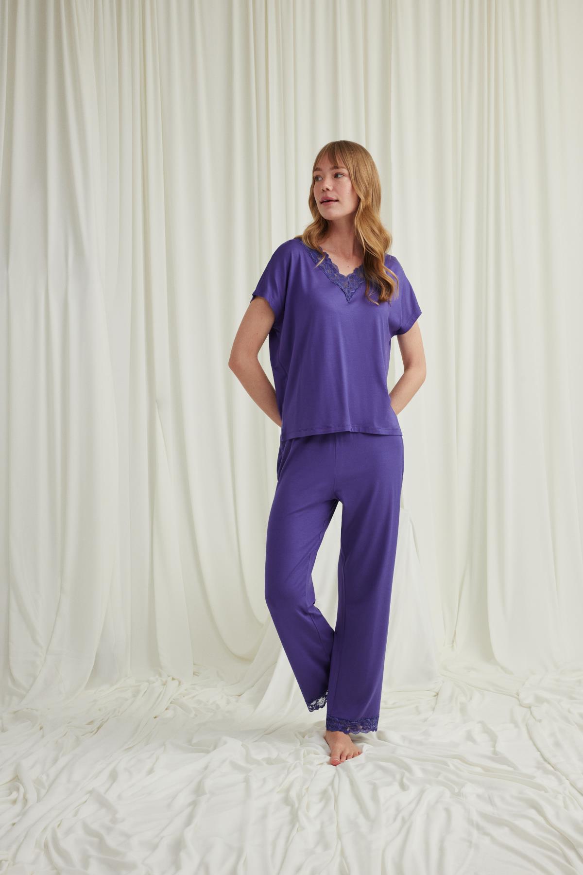 Kısa Kollu V Yakalı Dantelli Pijama Takımı