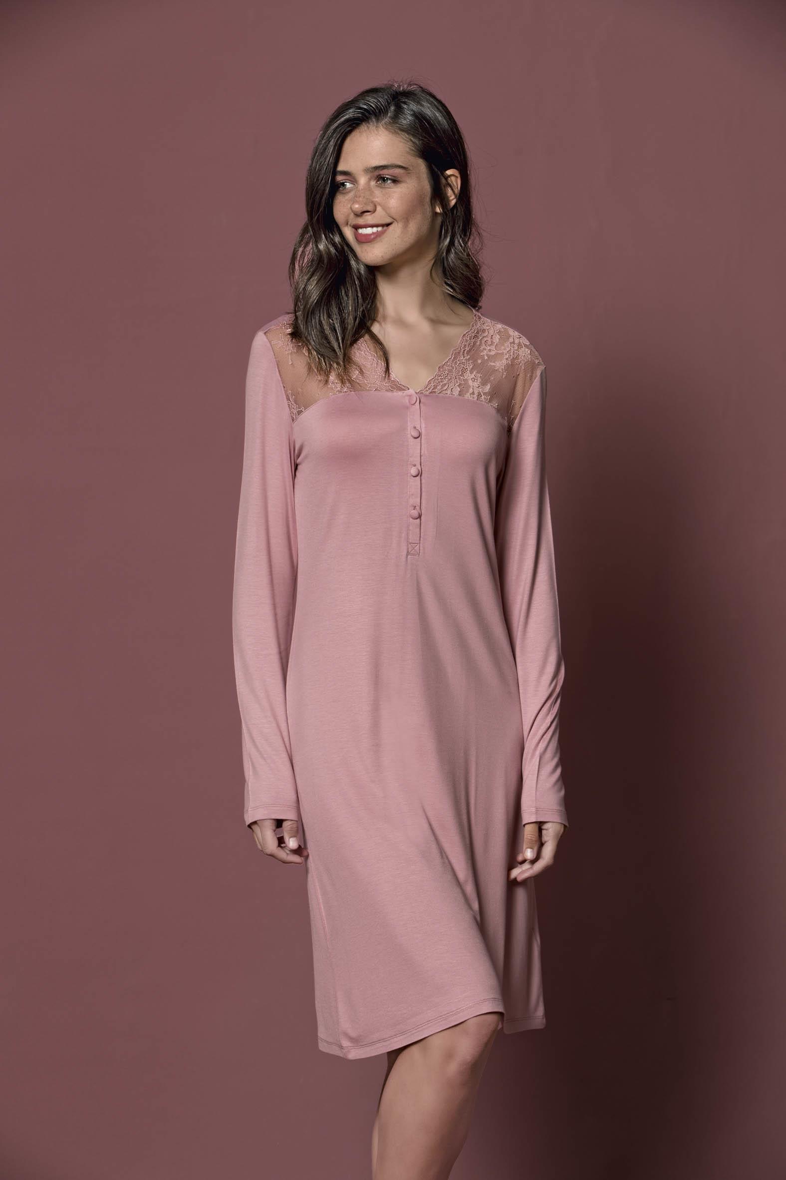 Yakası ve Omzu Dantelli Önü Düğmeli Büyük Beden Gecelik