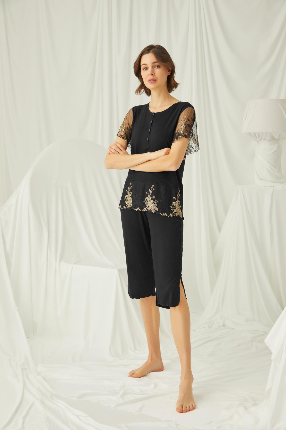 Düğmeli Brode Dantelli Yırtmaçlı Büyük Beden Kapri Takımı