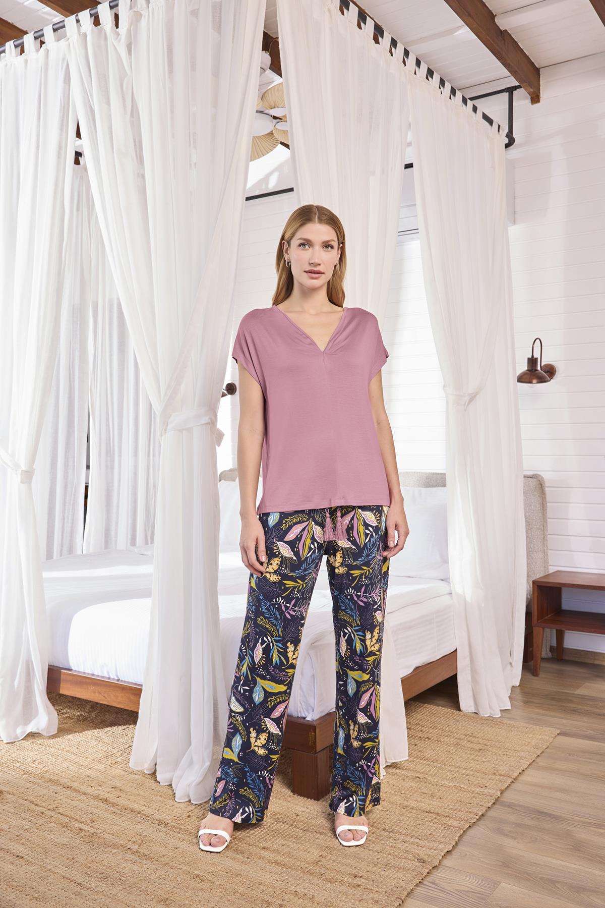 Yaprak Desenli Kısa Kollu V Yaka Büyük Beden Pijama Takımı