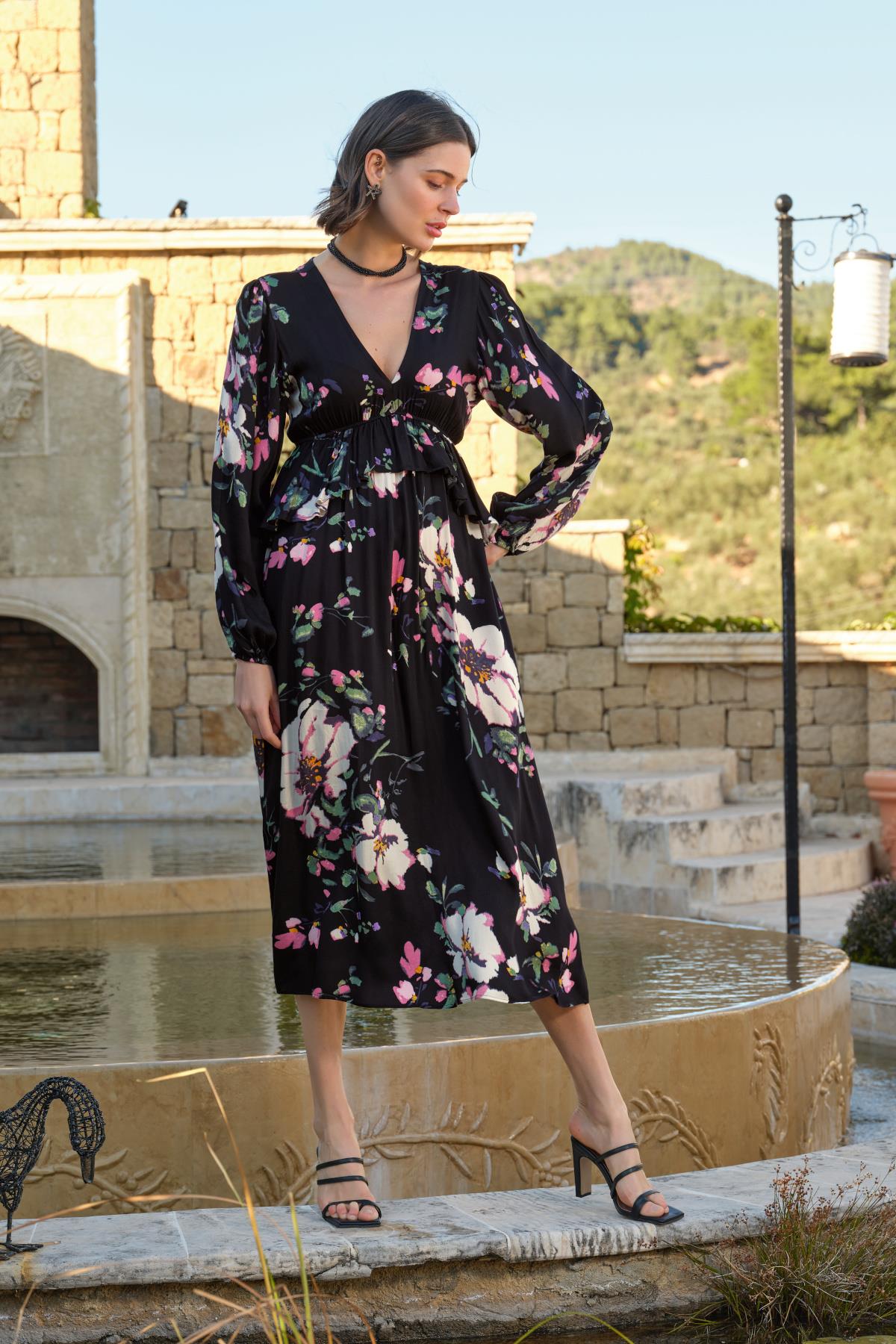 Çiçek ve Yaprak Desenli Uzun Kollu Elbise