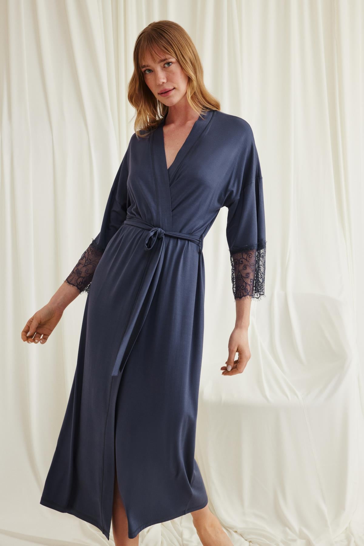 Dantelli ve Kuşaklı Sabahlık