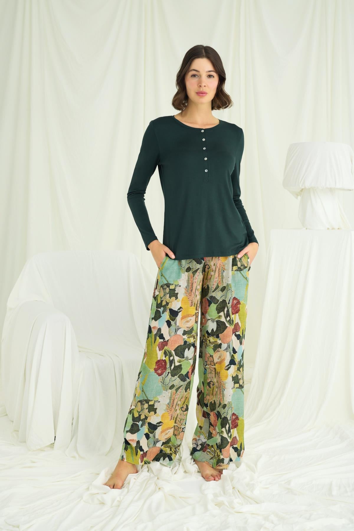 Çiçek ve Yaprak Desenli Pijama Takımı