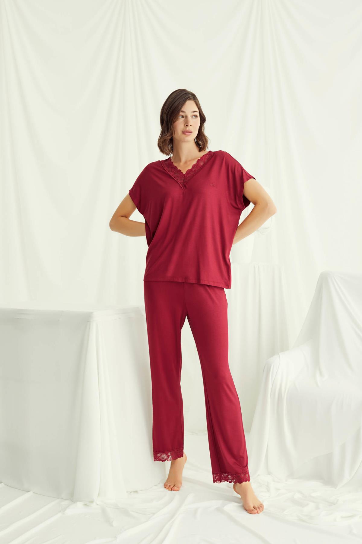 Kısa Kollu V Yakalı Dantelli Pijama Takımı