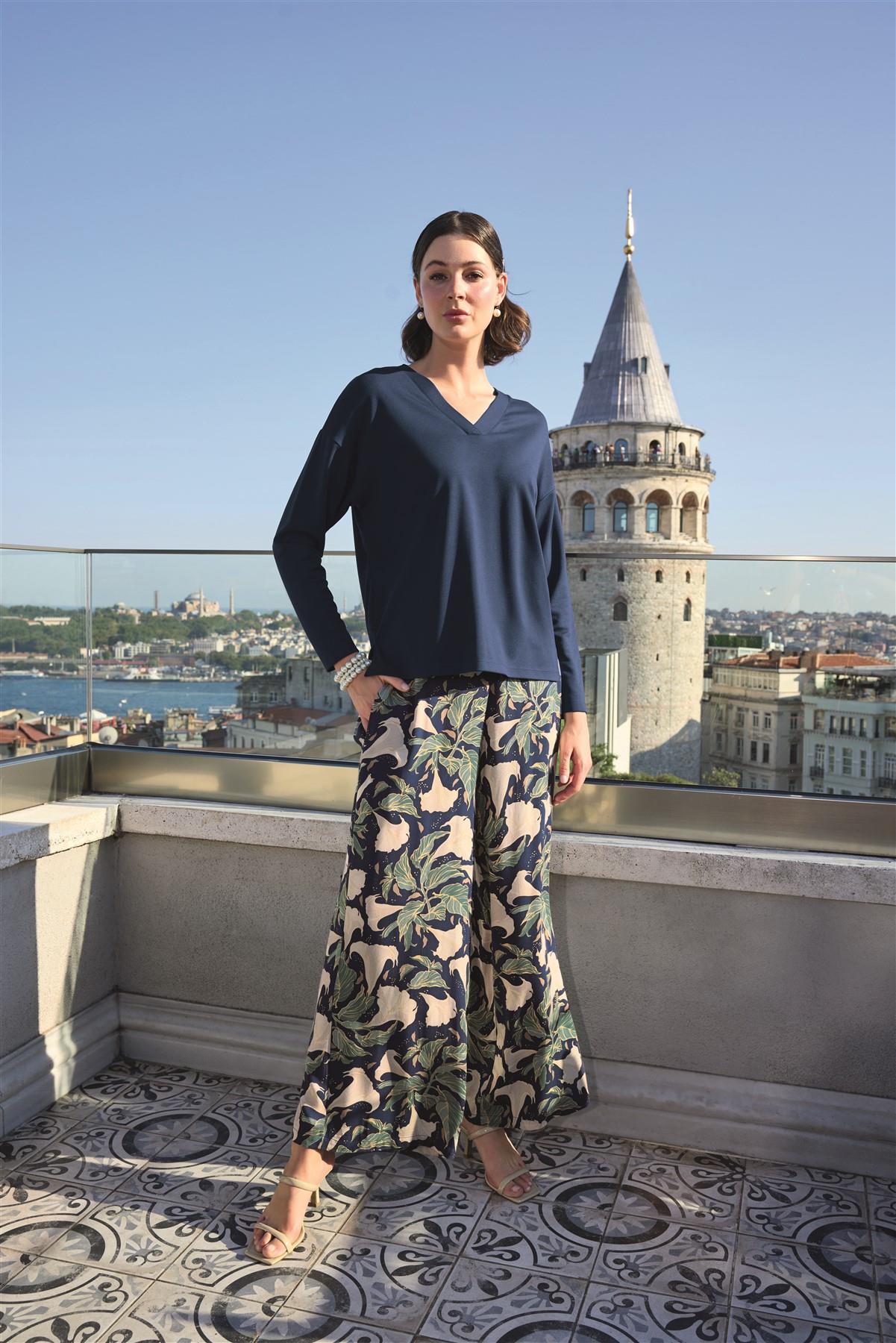 Yaprak Desenli Uzun Kollu V Yaka Pijama Takımı