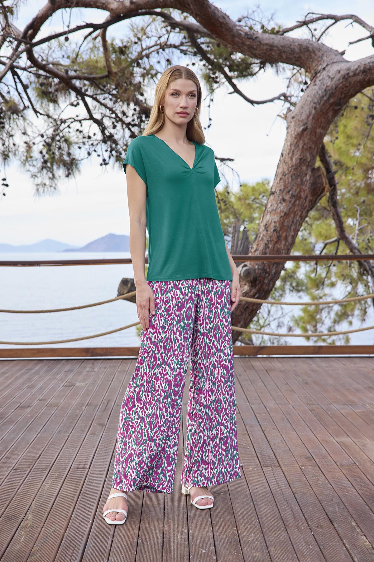 Desenli Kısa Kollu V Yaka Alt Üst Takım