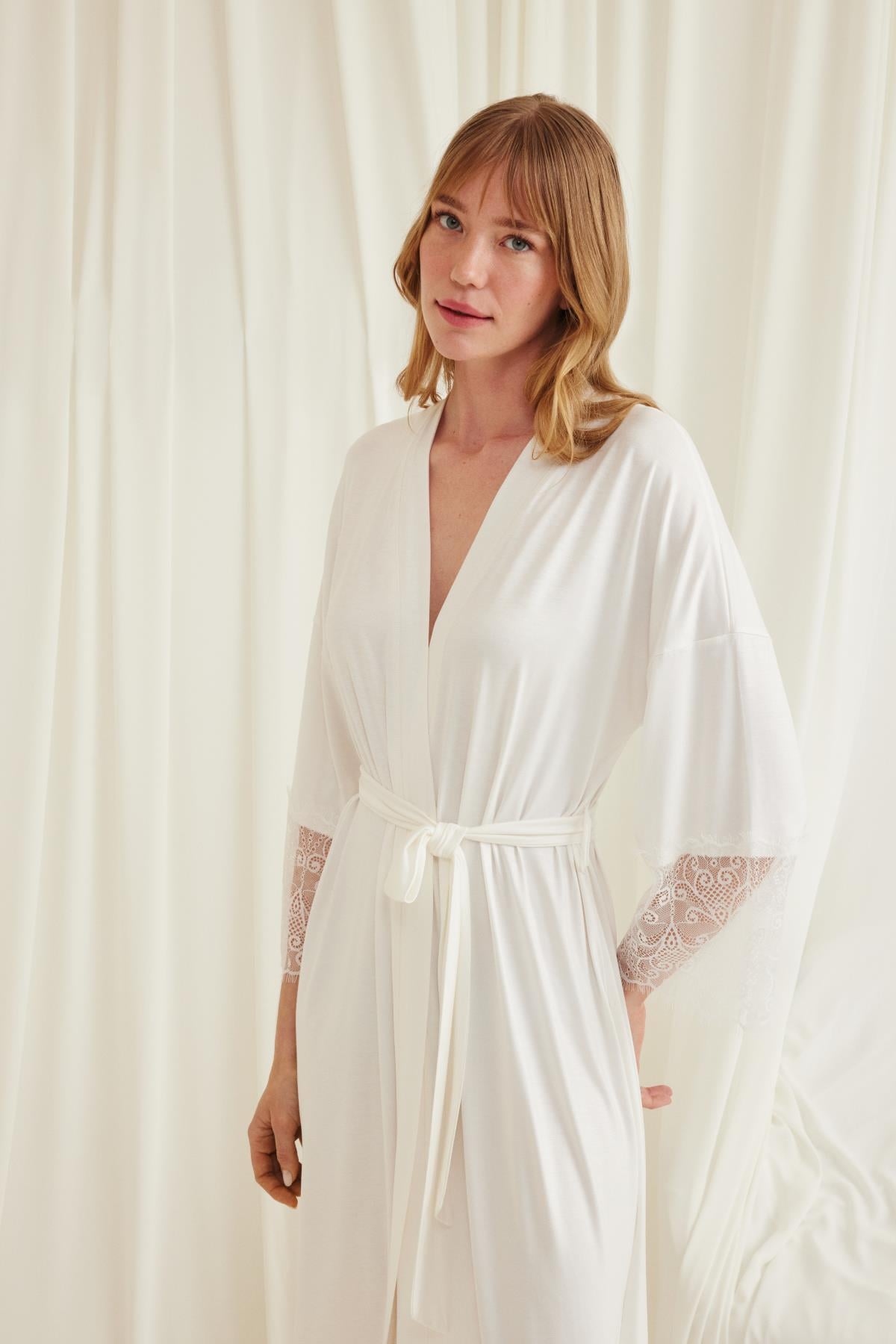 Dantelli ve Kuşaklı Sabahlık