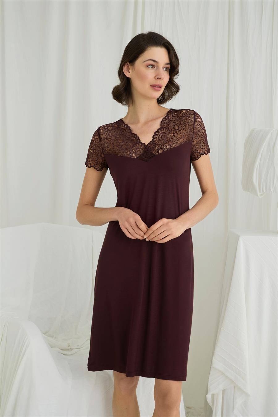 Kısa Kollu ve Dantelli V Yaka Gecelik