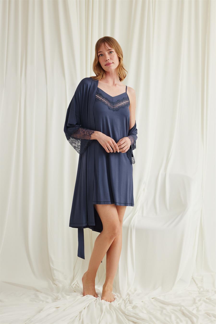 Dekolteli Yakası ve Kolu Dantelli Sabahlık Takımı