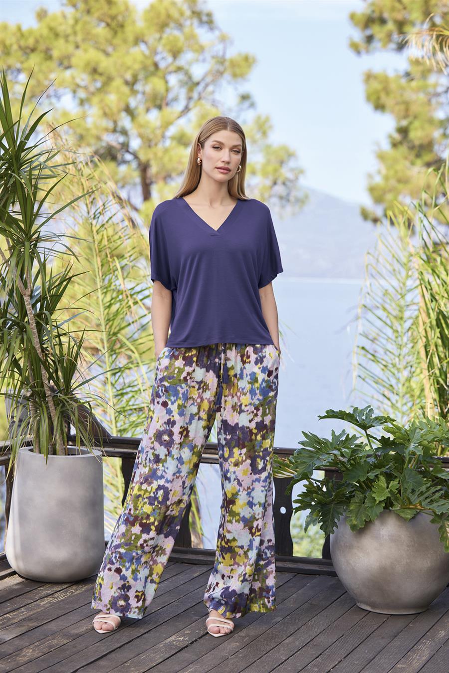 Desenli Kısa Kollu V Yaka Alt Üst Takım