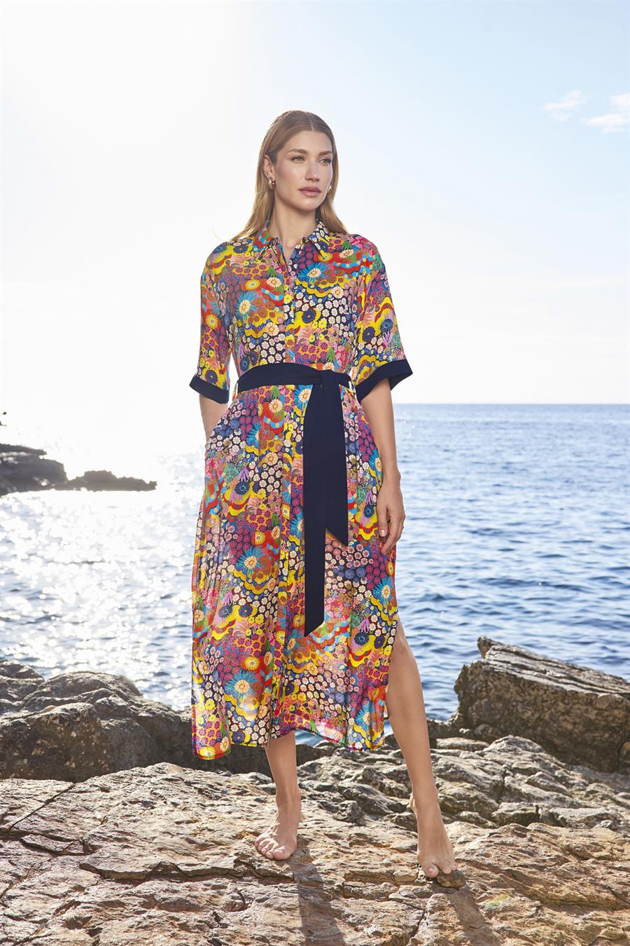 Ççiçek Desenli Yırtmaçlı Önü Düğmeli Gömlek Yaka Elbise