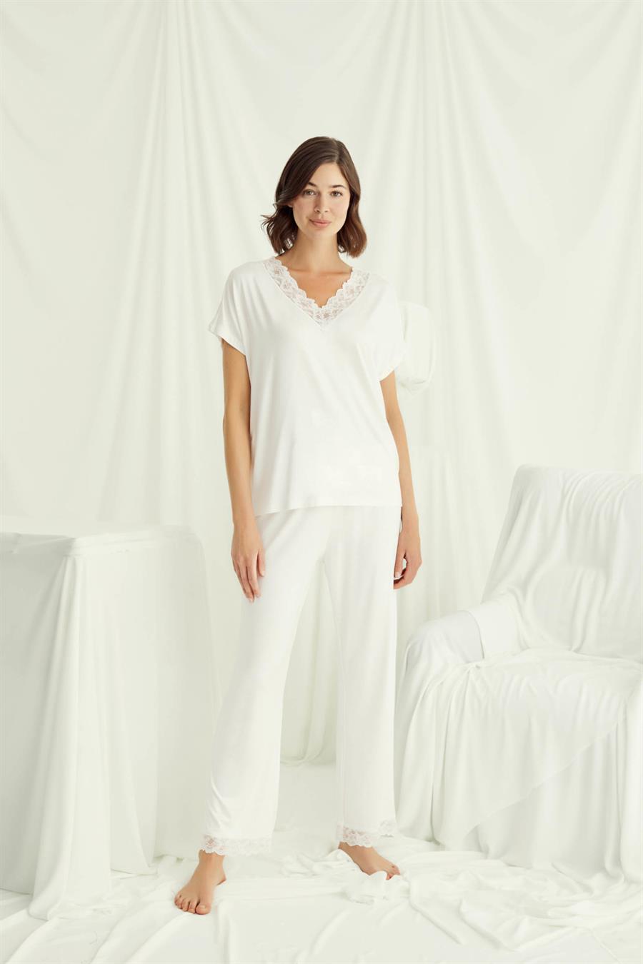 Kısa Kollu V Yakalı Dantelli Pijama Takımı