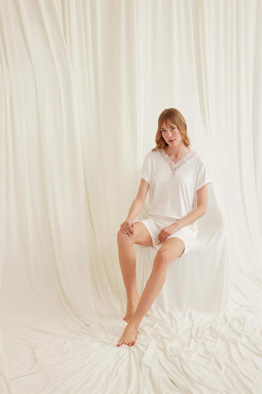 Kısa Kollu Dantelli V Yaka Şort Takımı