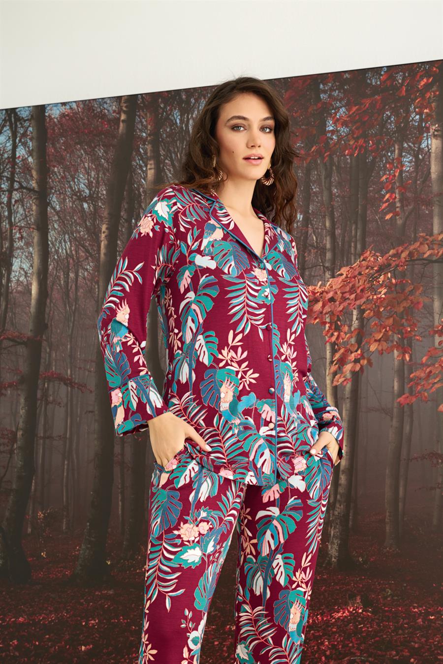 Çiçek ve Yaprak Desenli Önü Düğmeli Pijama Takımı