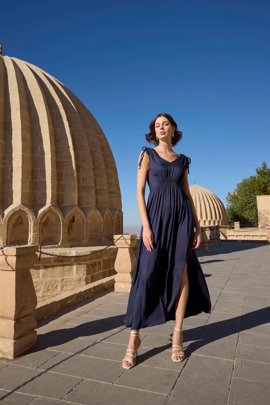 Kısa Kollu Yrtmaç Detaylı Saten Elbise