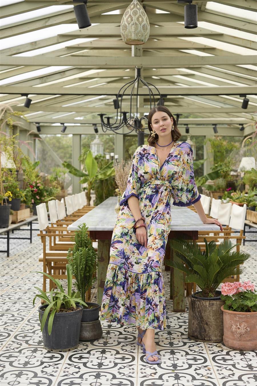 Çiçek ve Yaprak Desenli Truvakar Kollu Elbise