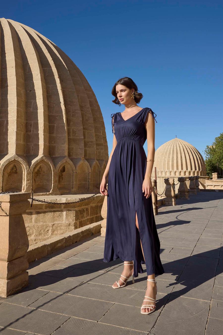 Kısa Kollu Yrtmaç Detaylı Saten Elbise