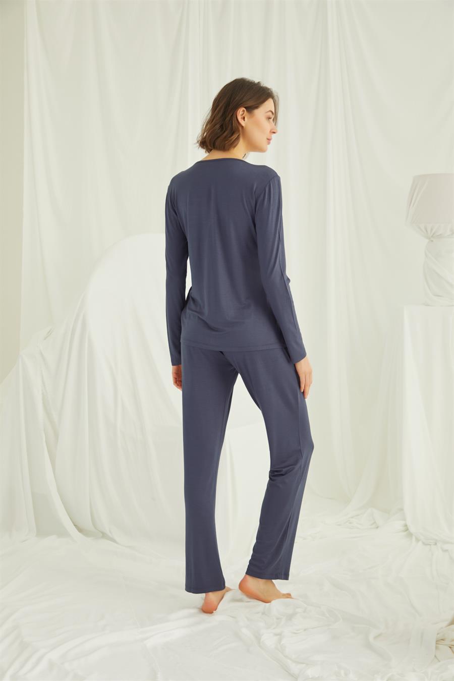 Yakası ve Omzu Dantelli Önü Boydan Düğmeli Pijama Takımı