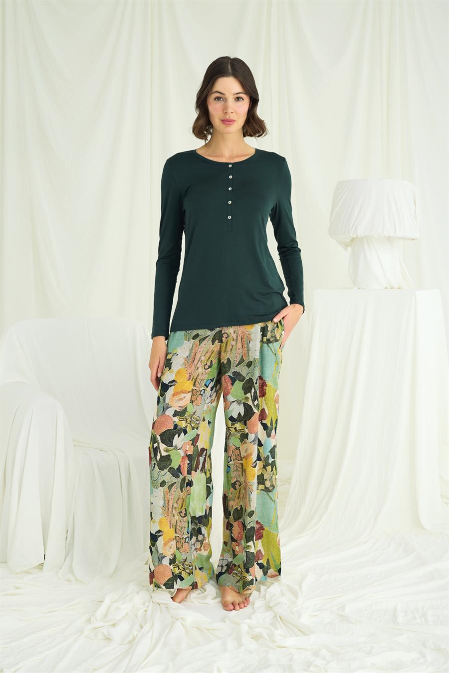 Çiçek ve Yaprak Desenli Pijama Takımı