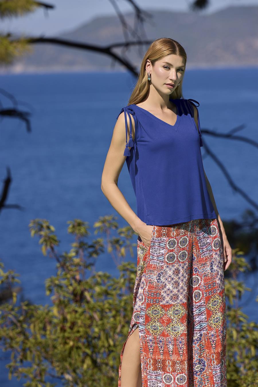 Etnik Desenli Yırtmaçlı V Yaka Askılı Alt Üst Takım